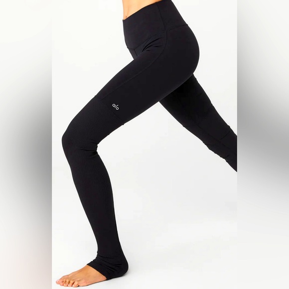 Alo high waist goddess legging in black, size small. - Picture 2 of 6